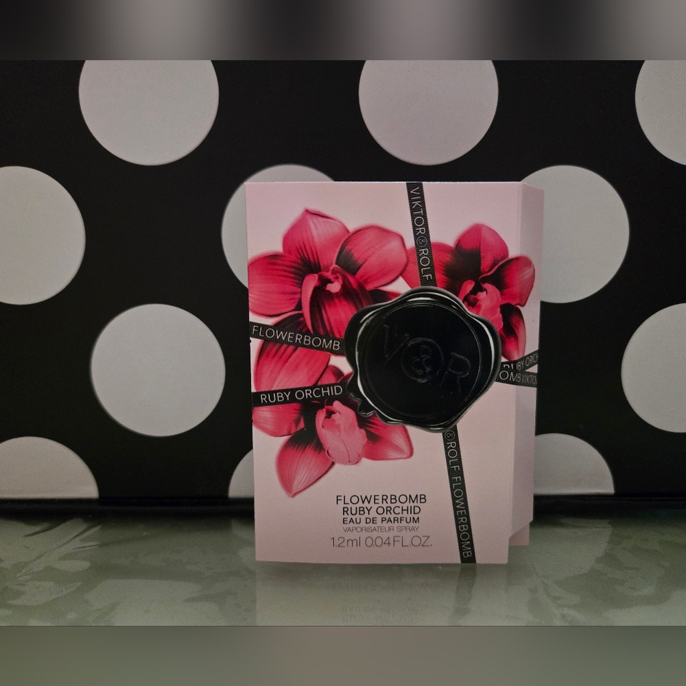 5/$25✨️V&R Flowerbomb Ruby Orchid SAMPLE✨️